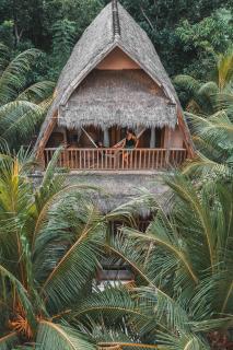 Island View Bar & Bungalow - 9
