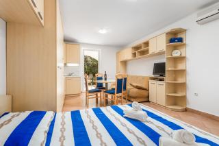 Apartments in pinewood near the sea - Mali Lošinj - 1
