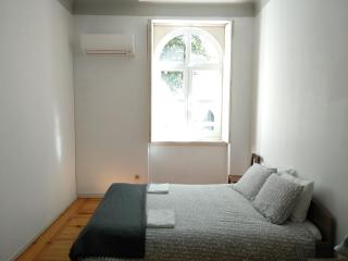 Carolina M Apartment in front of Metro - Porto - 6