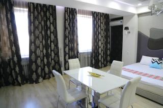 Royal Gold Apartment Bishkek - 4