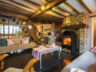 Spacious Holiday Home With Fireplace - Doische - 5