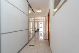 Centrally located apartment for 16 - Novalja - 2