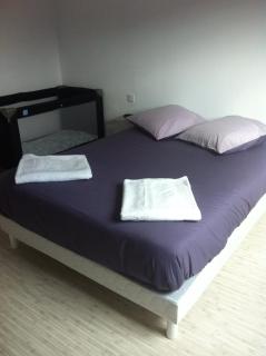 2 chambres doubles, 1chambre 4 lits simples, Salle de bains avec balnéo thérapie - Plaine-Haute - 1