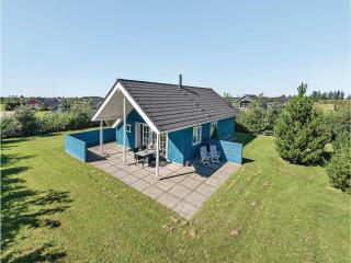 Two-Bedroom Holiday Home In Tarm - Tarm - 1