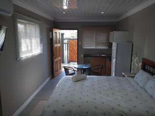 Lux Rooms on 37 - Bloemfontein - 1