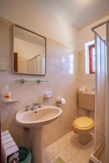 Rooms with a parking space Cres - 2512 - 2