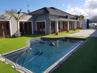 Two Fat Owls Guesthouse - 2