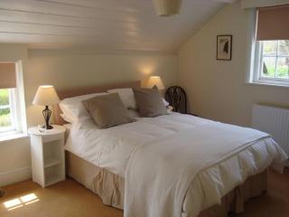 Stunning 3 bedroom 3 bath self catering cottage nr Stonehenge, Longleat, Avebury and Bath - 4