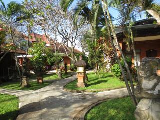 Laghawa Beach Hotel - Sanur - 3