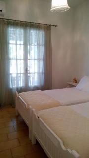 Sea Whispers Beach House - Alykes - 2