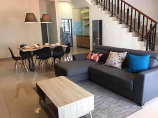 Desaru Luxury Homestay - near WaterPark, RAPID, Beach - Desaru - 2