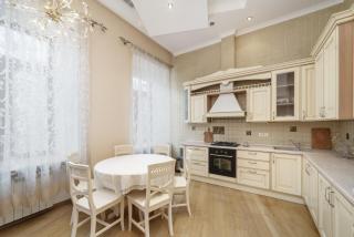 Granat Cafe Luxury Apartment - Odesa - 5
