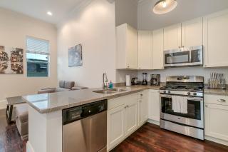 Spacious 2BR in Prime Garden District Location w Pool - New Orleans - 1