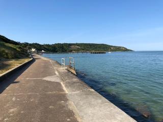 Promenade Apartment with own Beach Hut - Totland - 7