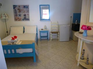 Mania Rooms and Studios - Poros - 1