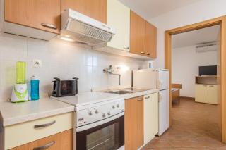 Apartment in pinewood near the sea - Nerezine - 8