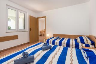Apartment in pinewood near the sea - Nerezine - 4