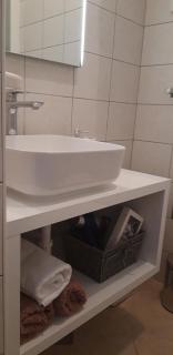 Downtown Main Street Studio - 4