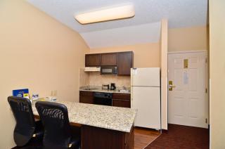MainStay Suites Knoxville Airport - 9