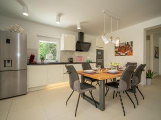 Holiday Home Ivana by Interhome - Gostinjac - 2