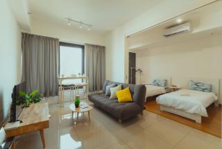 Muji Home 1 - Sea and City View 2BR at 218 Tropicana NEAR Komtar FoodHeaven with Netflix & TV Box - George Town - 9