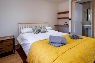 Oak - Three Tuns Apartments, Pettistree, Wickham Market - by Aldeburgh Coastal Cottages - 3