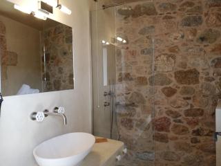 IPPOLA BOUTIQUE HOTEL - 2