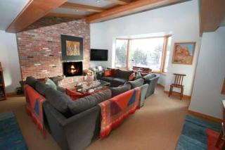 Condo with Vaulted Ceiling & Spectacular Mountain Views - 8