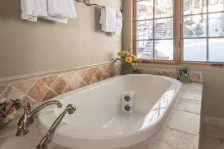 Moonlight Mountain Home| 8 Happy Trails - Big Sky - 1