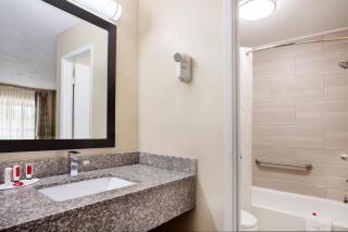 Baymont by Wyndham Lake City - Lake City - 1