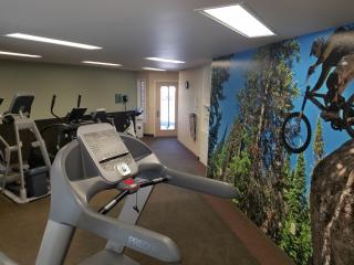 Redwood Hyperion Suites - 8