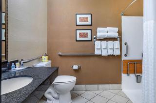 Comfort Suites Ennis - 1