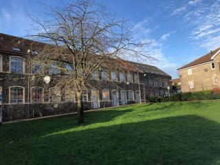 Superb Peaceful 1 bed apartment in St George. - Bristol - 0