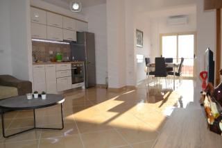 Seaview Penthouse 2 Bedrooms Apartment & Box Garage - Vlorë - 8