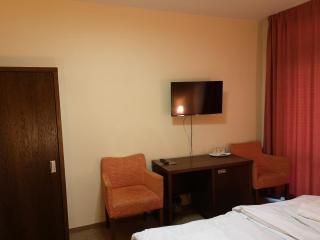 Garni Hotel Cosmopolitan - Senec - 2
