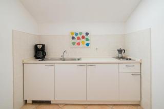 Family-friendly apartments with swimming pool Supetar, Brac - 16774 - 8