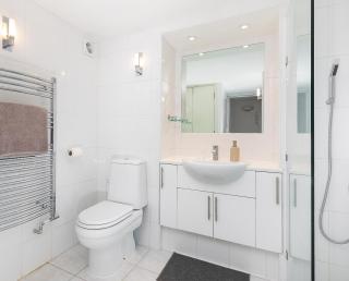 Apartment with Private PATIO, and PARK across the road - Londra - 7