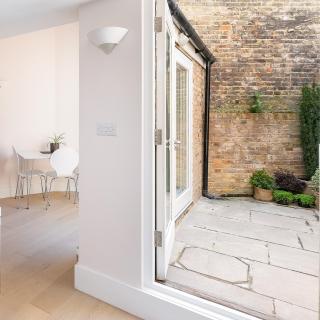 Apartment with Private PATIO, and PARK across the road - Londra - 5