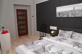 Modern Red Apartment - Lwiw - 6