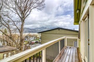 Azusa House - 8