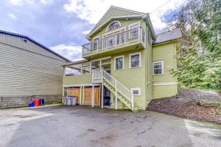 Azusa House - 2