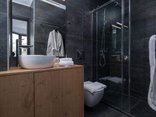 Elegant Urban Apartment - 2