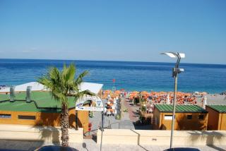 Maniel Beach Hotel - 4