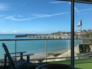 UN BALCON SUR LA MER, ACCES DIRECT A LA PLAGE - Granville - 0