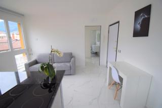 Uni Apart - 8
