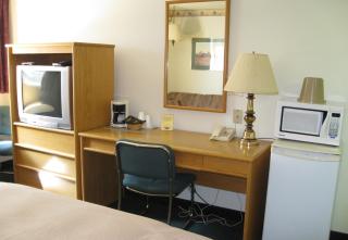 Colonial Inn - Brandon - 1