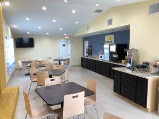 Days Inn by Wyndham King-Winston Salem Area - King - 5