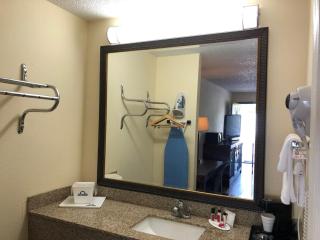 Days Inn by Wyndham King-Winston Salem Area - King - 9