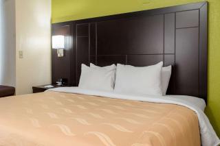 Quality Inn & Suites - Robbinsville - 3