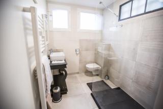 Au domaine des anges, 3 gîtes luxueux avec Jacuzzi privatif, sauna, mini-piscine, piscine extérieure chauffée en saison - 2